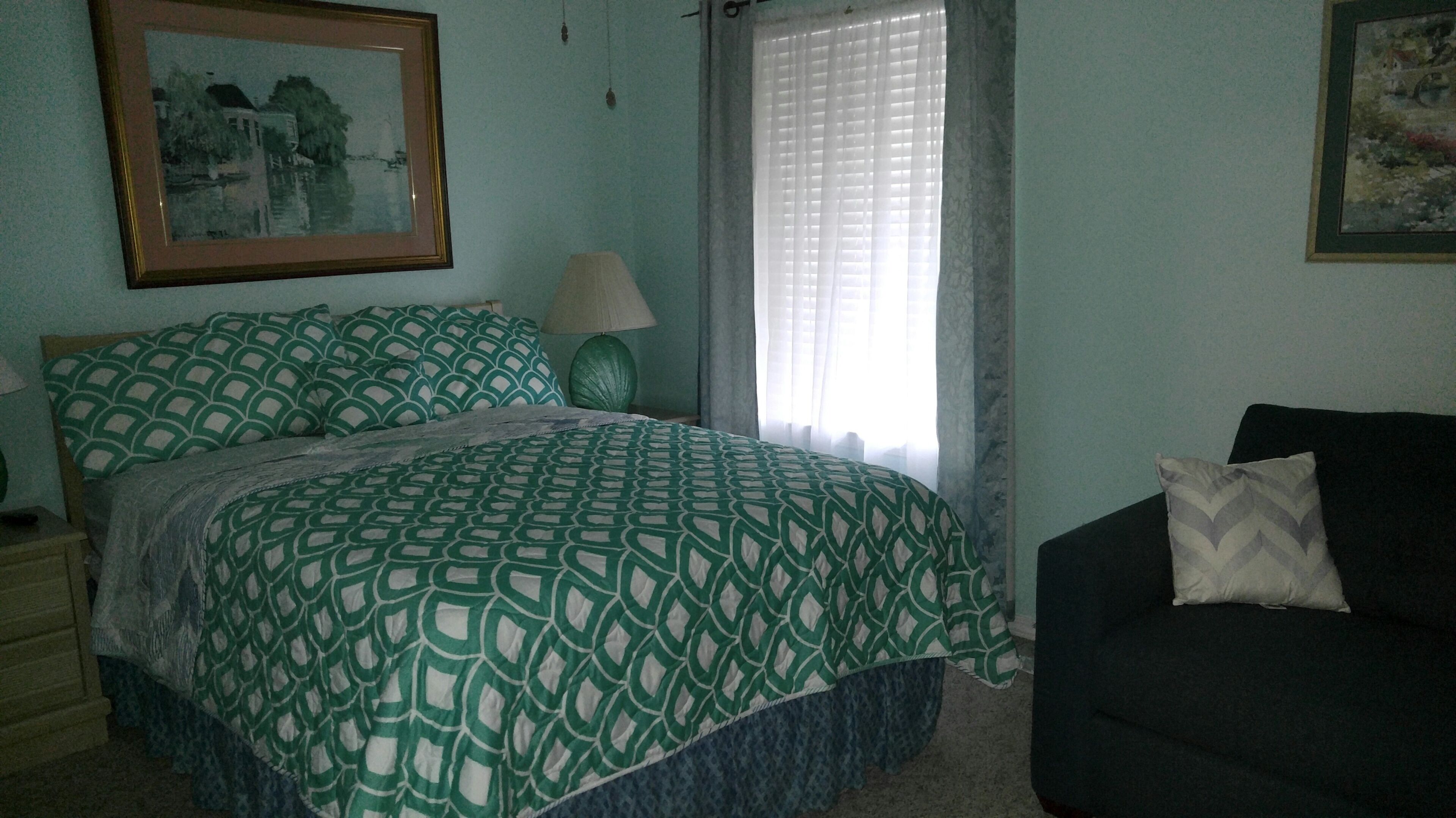 bedroom 2 - queen bed - full size private bath