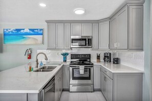 Unclassified image, 4 of 43, button