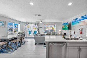 Interior - M123 - Cabana Beach Duplex! Premier location across the street from Cabana Beach Club! (Key Colony Beach)