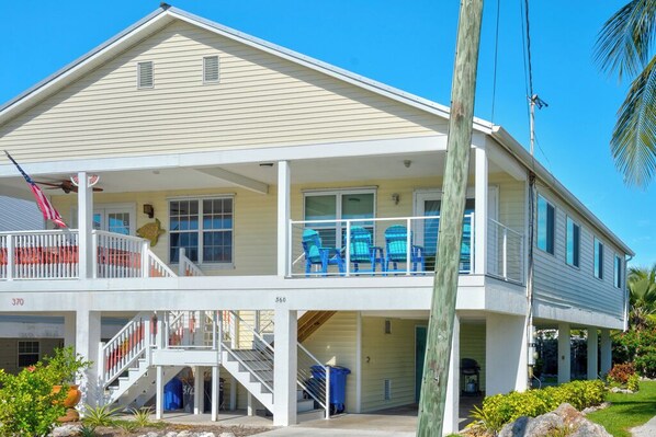 Unclassified image, 1 of 43, button