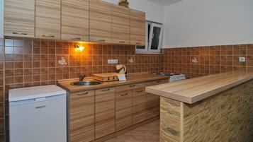 Apartment, 1 Bedroom, Garden View, Mountainside | Private kitchenette | Fridge, stovetop, coffee/tea maker, electric kettle