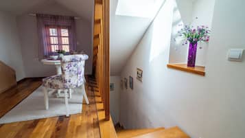 Duplex | Individually furnished, desk, blackout drapes, soundproofing