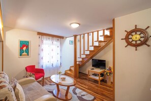 Dupleks | Area keluarga | Televisi LCD 32-inci dengan saluran TV kabel