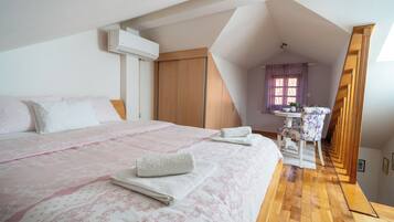 Duplex | Individually furnished, desk, blackout curtains, soundproofing