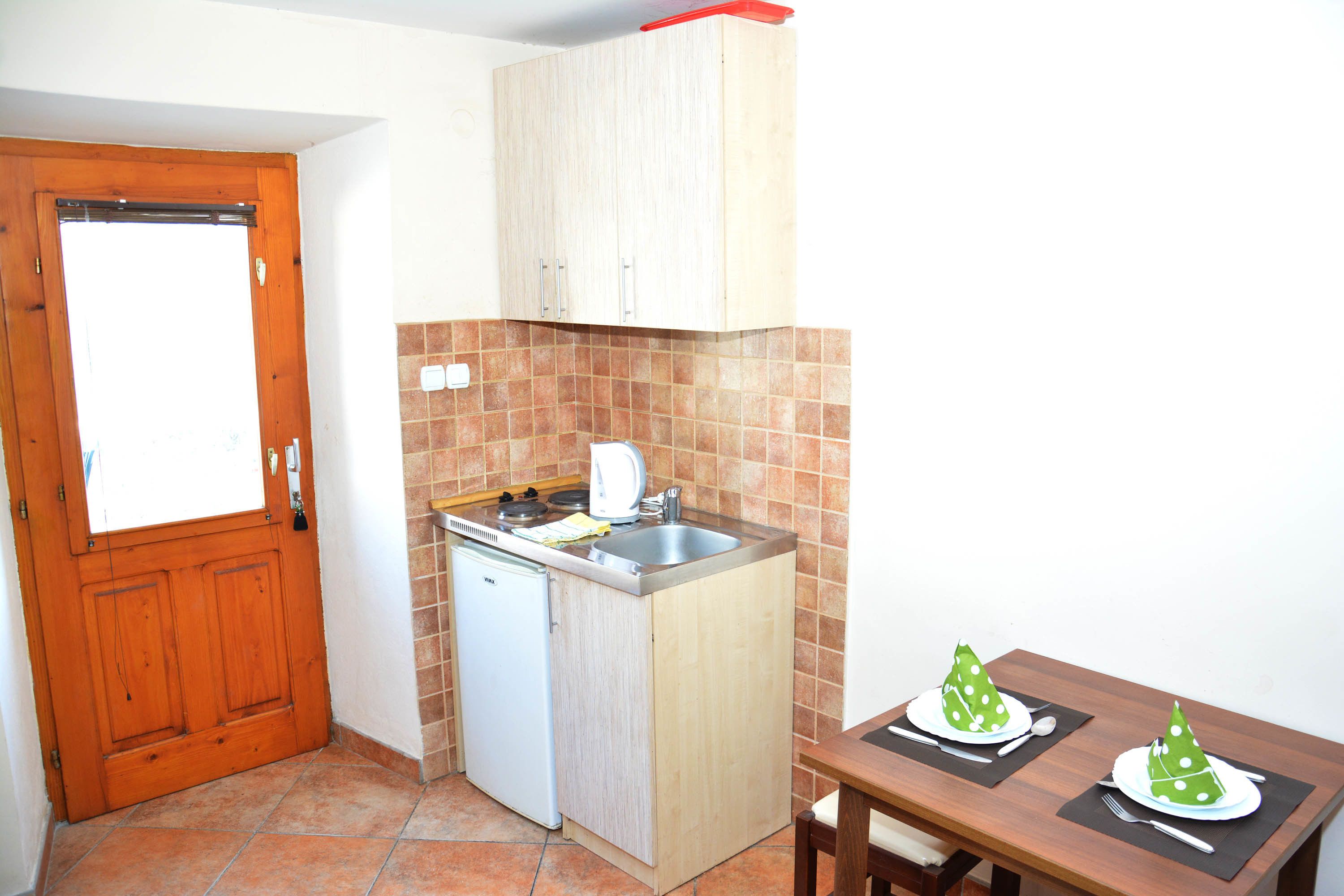 apartment, 1 bedroom, sea view | private kitchenette | fridge, stovetop, electric kettle, cookware/dishes/utensils
