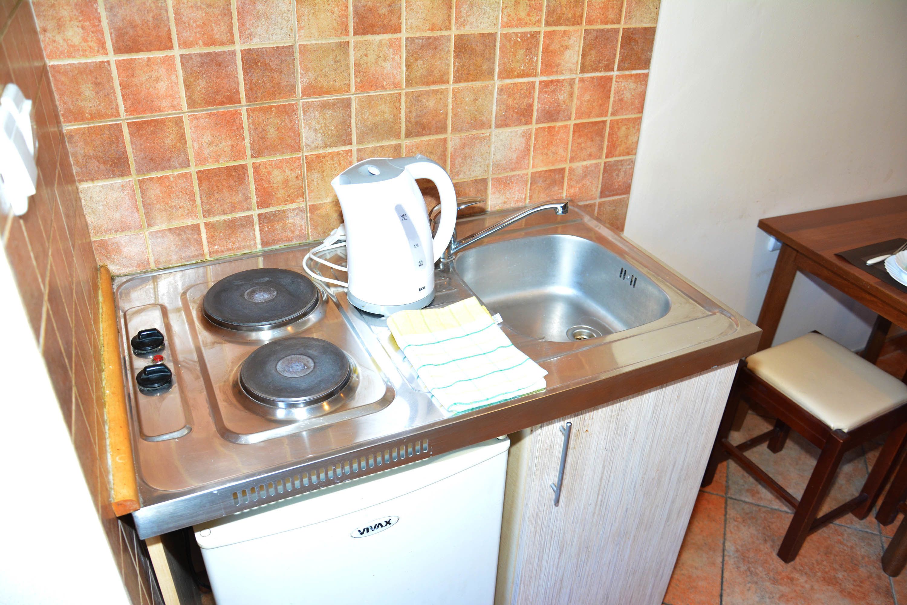 apartment, 1 bedroom, sea view | private kitchenette | fridge, stovetop, electric kettle, cookware/dishes/utensils