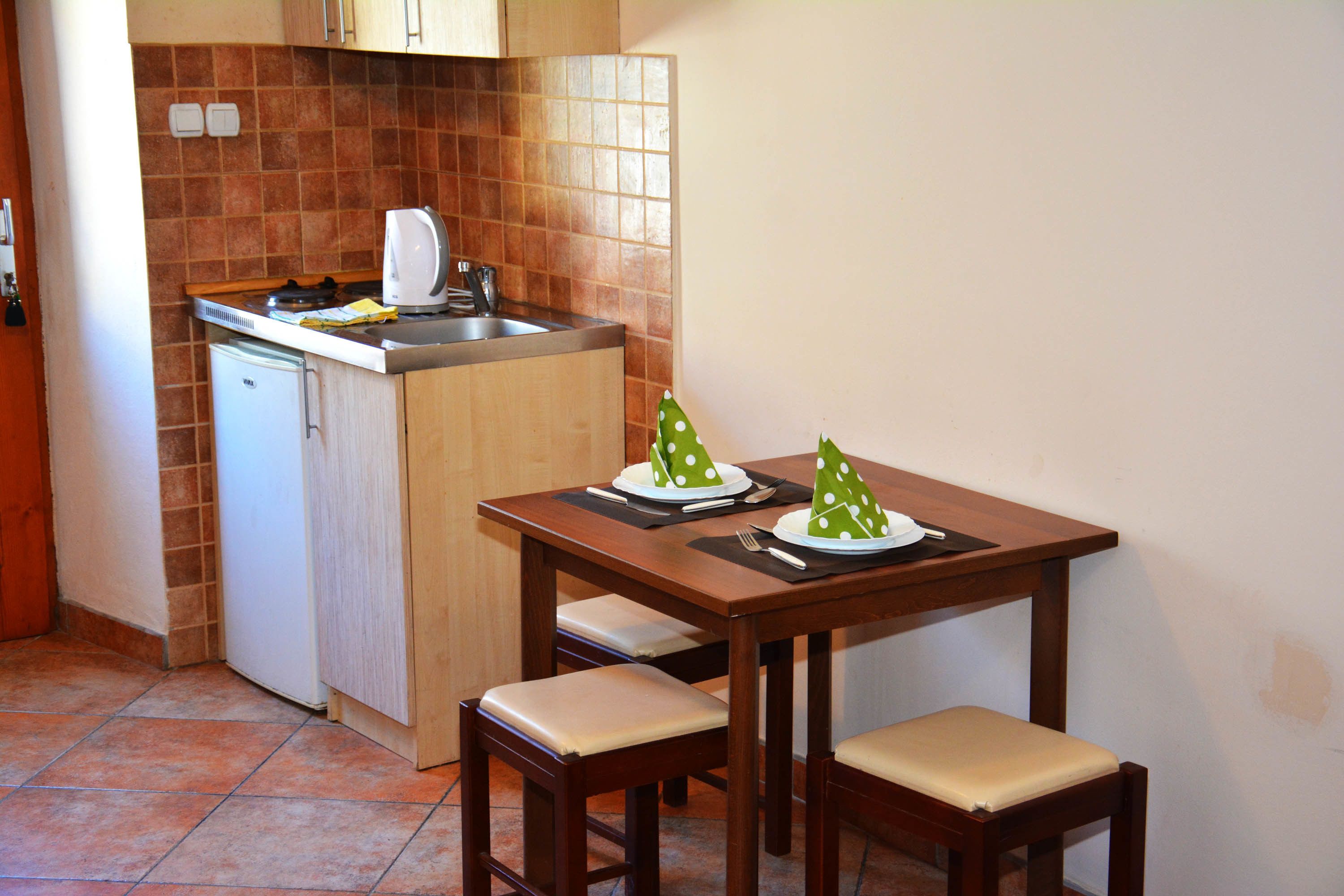 apartment, 1 bedroom, sea view | in-room dining