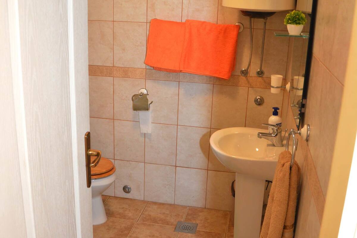 studio, terrace, sea view | bathroom | shower, free toiletries, hair dryer, towels