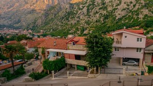 Front of property - Paradise Bay Apartments (Kotor)
