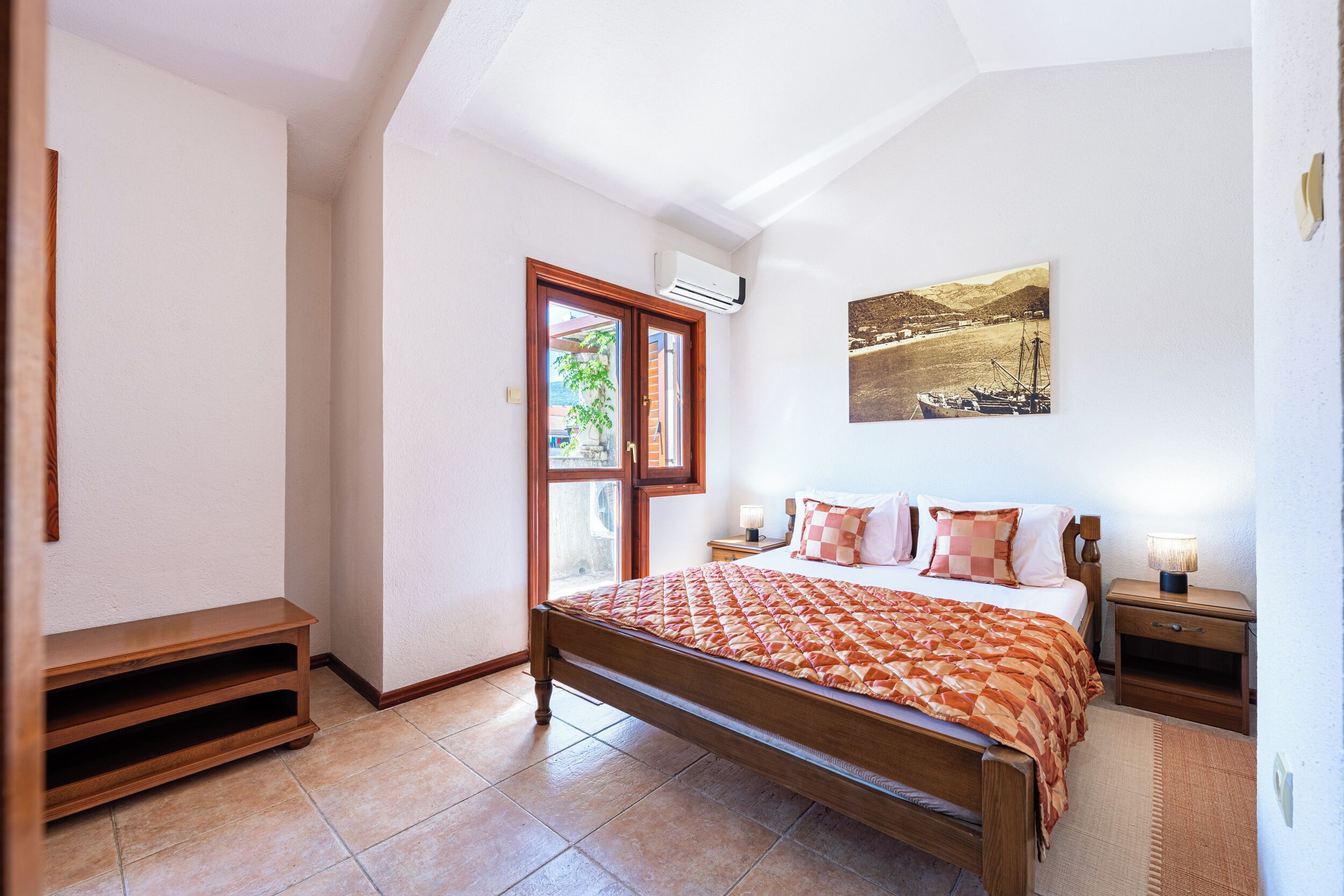 In-room safe, soundproofing, iron/ironing board, cribs (surcharge)