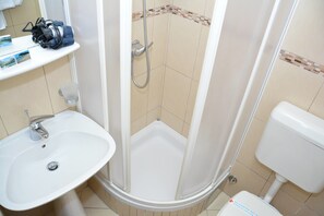 Doppia Standard, terrazzo | Bagno | Doccia, set di cortesia gratuito, asciugacapelli, asciugamani