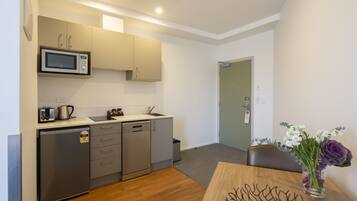 Coffee/tea maker, electric kettle, eco-friendly cleaning products