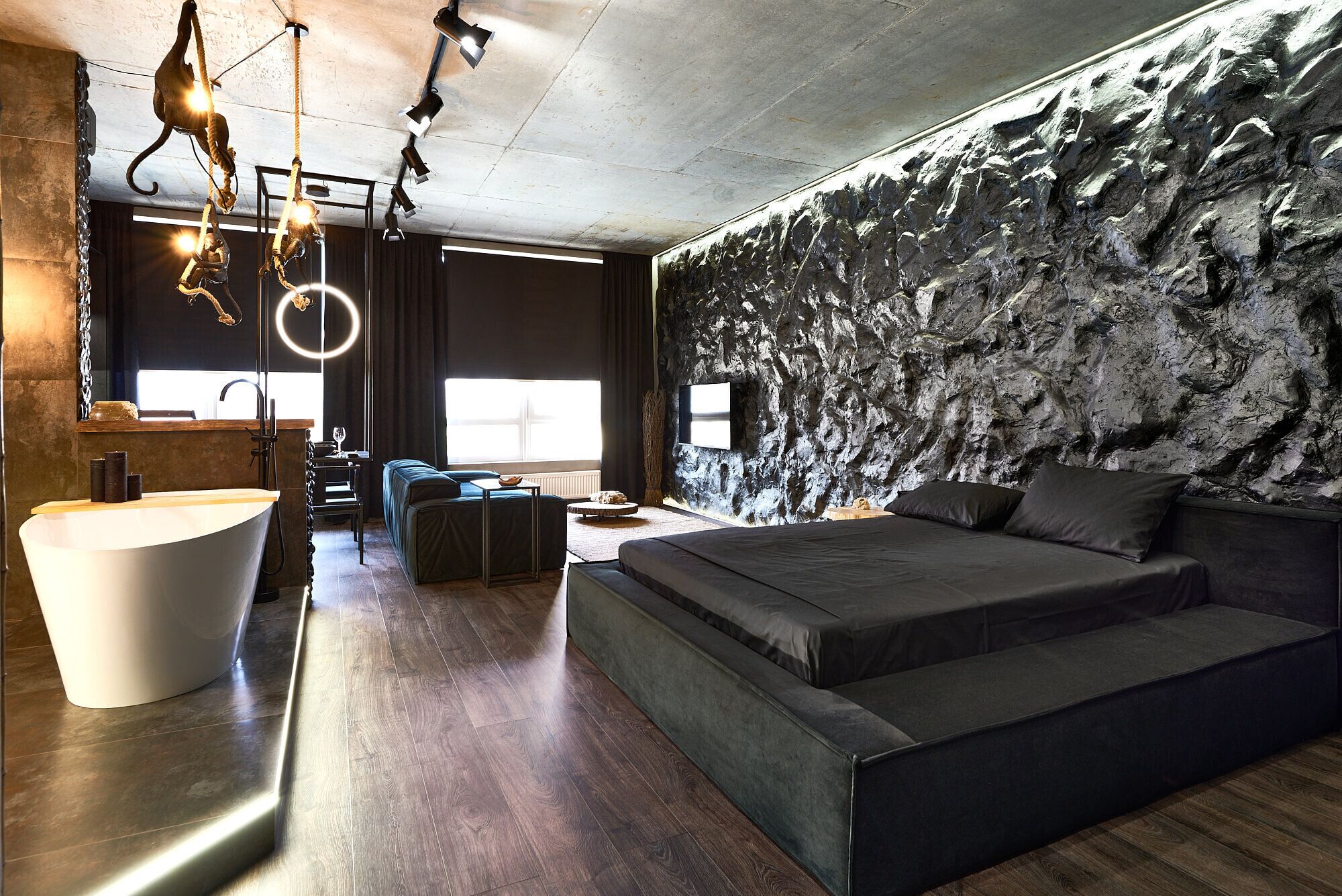 ZH68/139 BLACK ROCK APARTMENT (Zhilyanskaya 68) | 1 bedroom, premium bedding, individually decorated