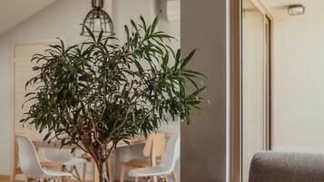 Deluxe Apartment, 3 Bedrooms, Ensuite, Sea View | 1 bedroom, desk, soundproofing, iron/ironing board