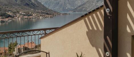 Deluxe Apartment, 3 Bedrooms, Ensuite, Sea View | Terrace/patio