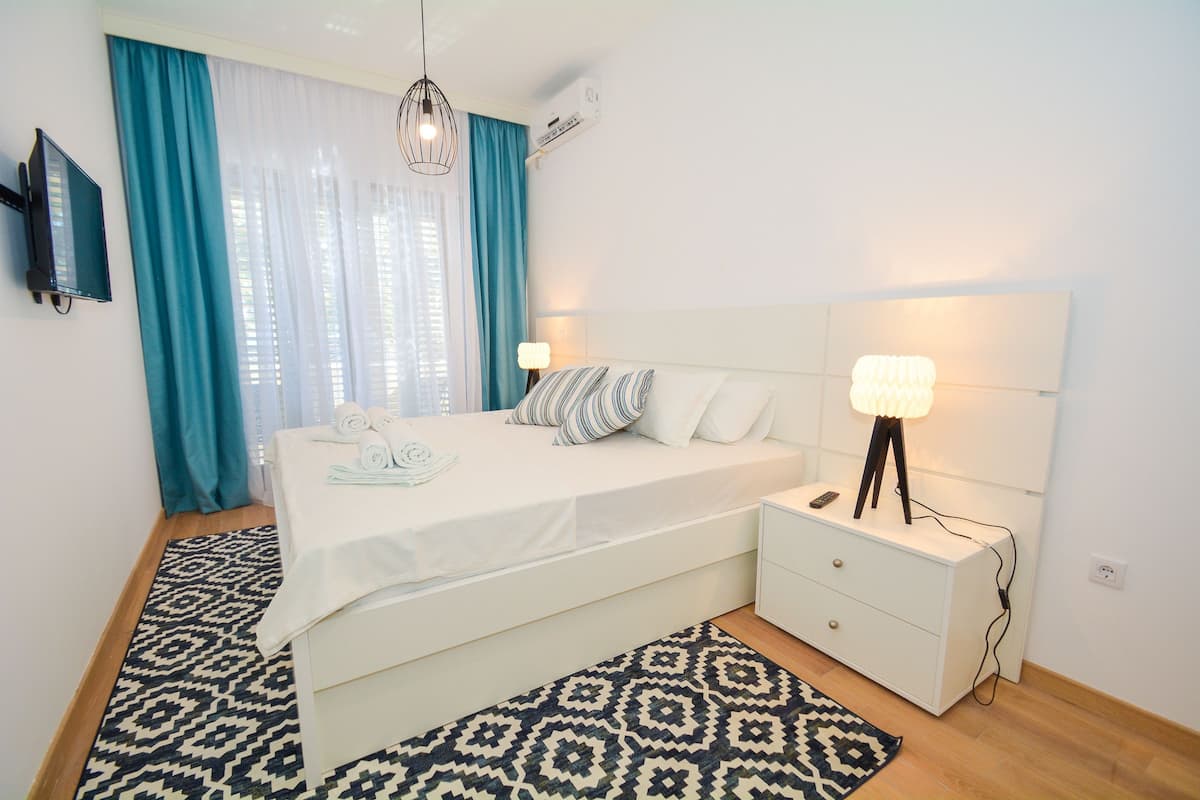 1 habitación, escritorio y sistema de insonorización