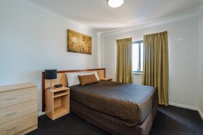 Leilighet, 1 soverom | Skrivebord, strykejern/-brett, wi-fi (inkludert) og sengetøy