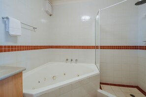 Apartment, 1 Bedroom | Bathroom