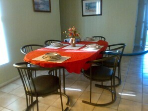 Dining - Home 5 min from Disney,Perfect for Families & Pets! Fenced Yard, Pool! Free Wifi (Kissimmee)