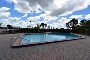 Outdoor pool - Home 5 min from Disney,Perfect for Families & Pets! Fenced Yard, Pool! Free Wifi (Kissimmee)