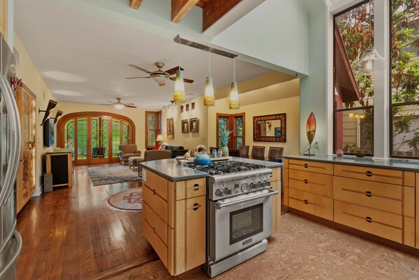 Interior - Fun House in a Fantastic Location w Hot Tub, Great for Groups (Austin)