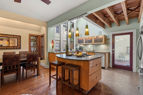 Fun House in a Fantastic Location w Hot Tub, Great for Groups