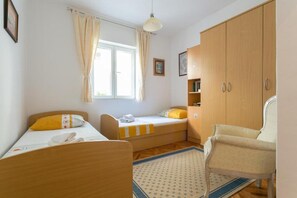 3 bedrooms, iron/ironing board, free WiFi, bed sheets