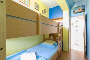 3 bedrooms, iron/ironing board, free WiFi, bed sheets