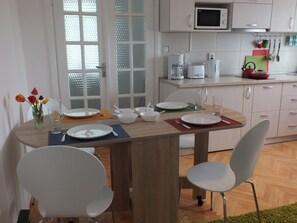 Dining - B Apartments - Bike Apartment Timisoara (Timișoara)