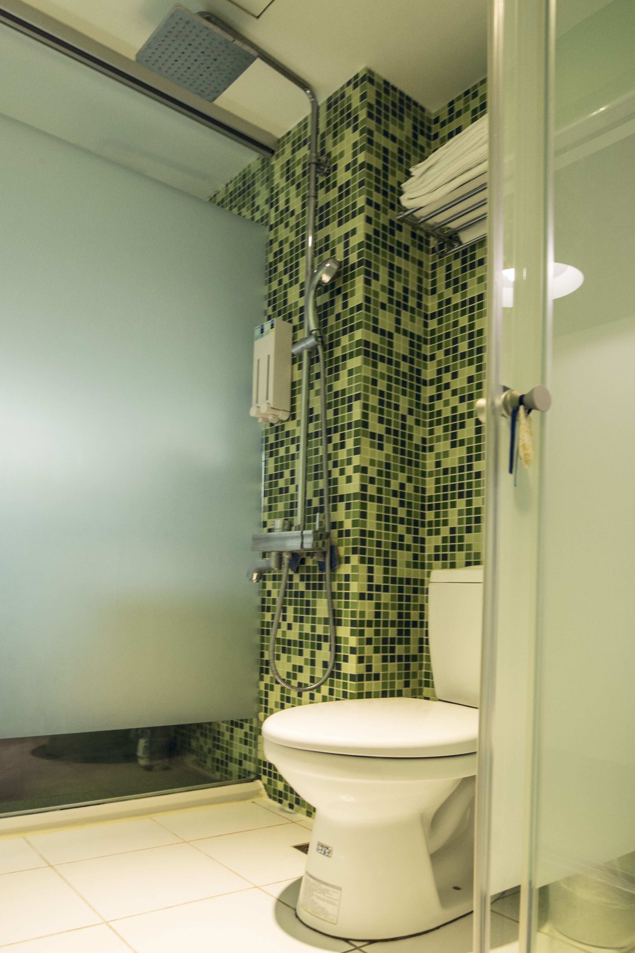 standard double room | bathroom | shower, free toiletries, hair dryer, slippers