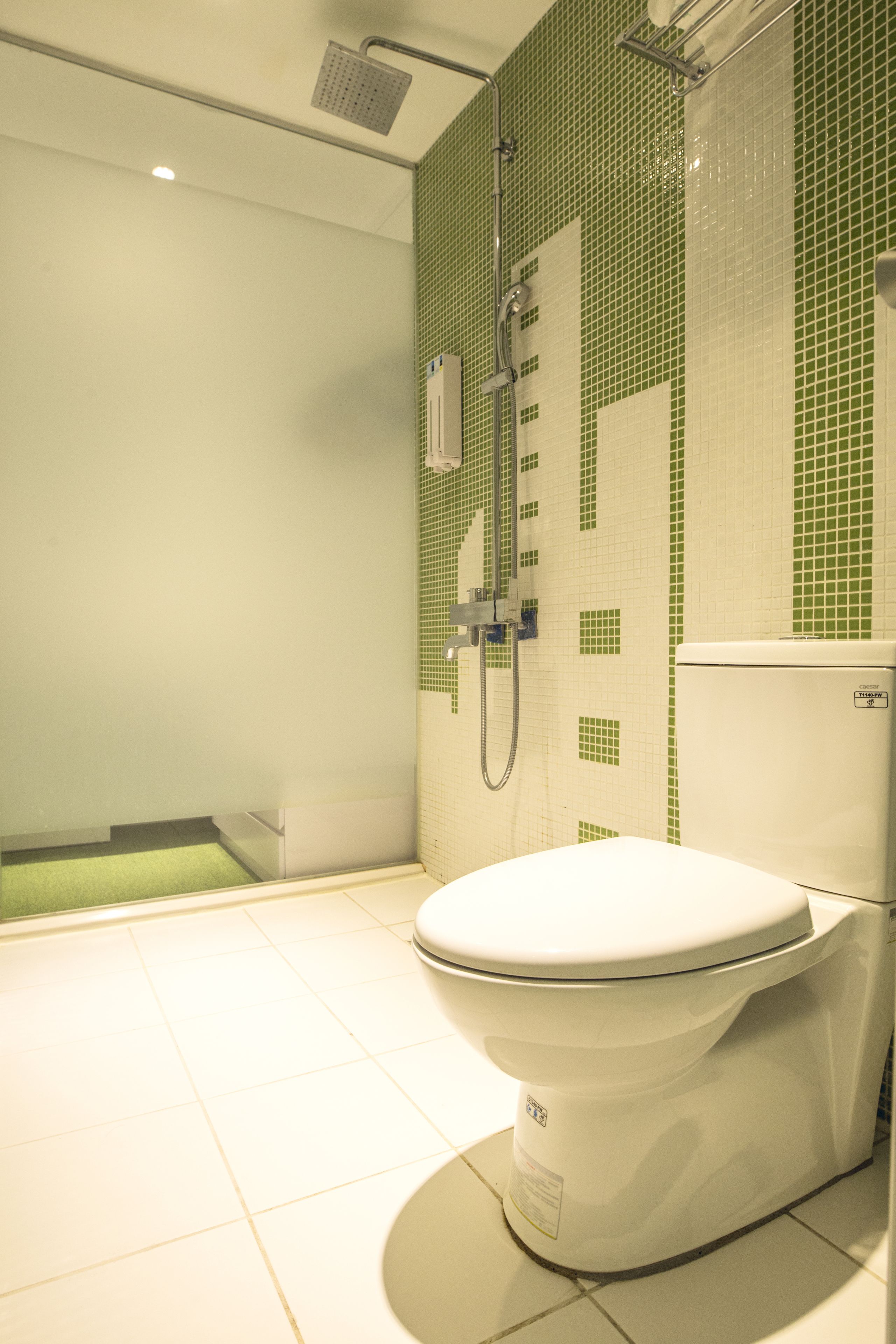 deluxe double room | bathroom | shower, free toiletries, hair dryer, slippers