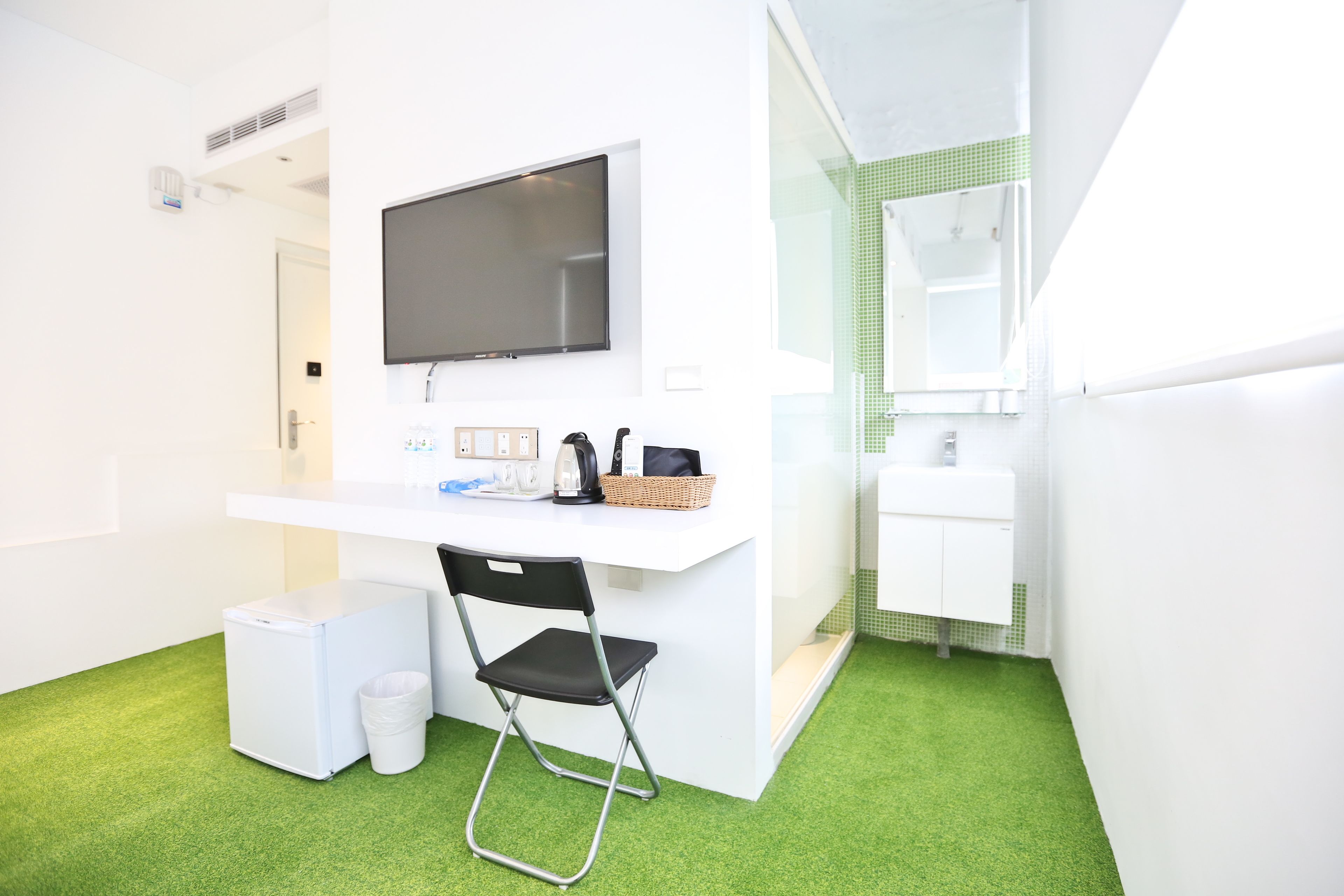 standard twin room | desk, laptop workspace, blackout curtains, free wifi