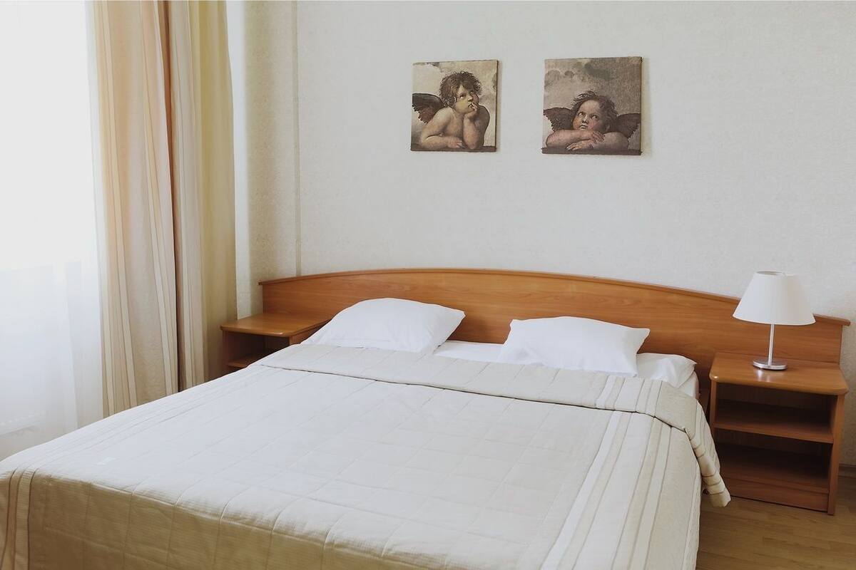 Blackout curtains, free WiFi, bed sheets