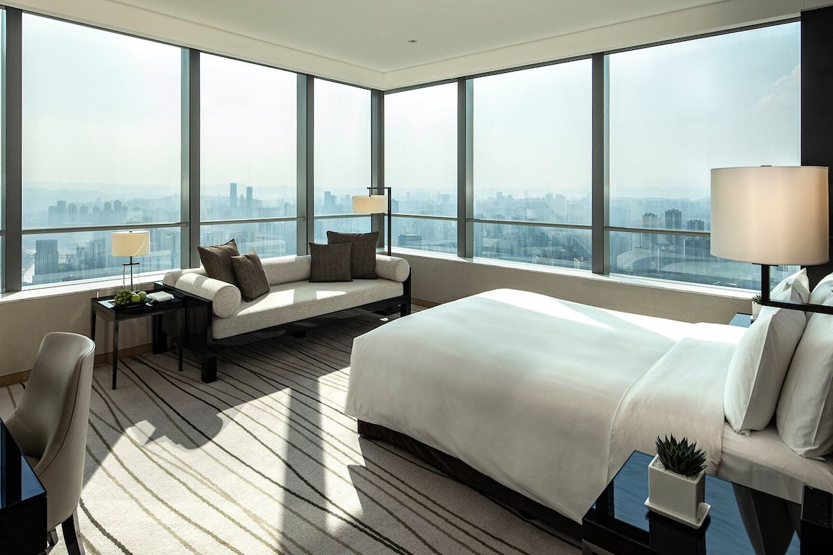 N3 Deluxe City View King | Minibar, in-room safe, desk, laptop workspace