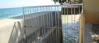 Luzmin BH - Beachfront Cottages