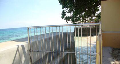 Luzmin BH - Beachfront Cottages