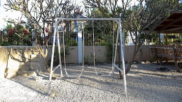Área de juegos infantiles al aire libre