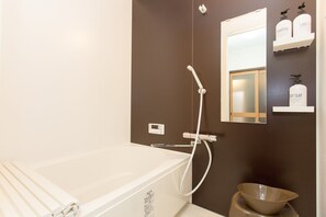 Private Vacation Home (for 2-7 People) | Bathroom