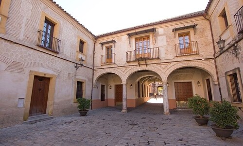 River House  Villa 7 pax next to Cathedral 