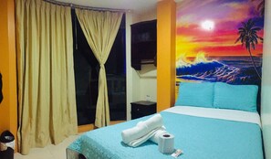 In-room safe, free WiFi, bed sheets - Hostal Bryana (Baños de Agua Santa)