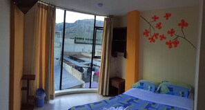 Classic Double Room | In-room safe, free WiFi, bed sheets - Hostal Bryana (Baños de Agua Santa)