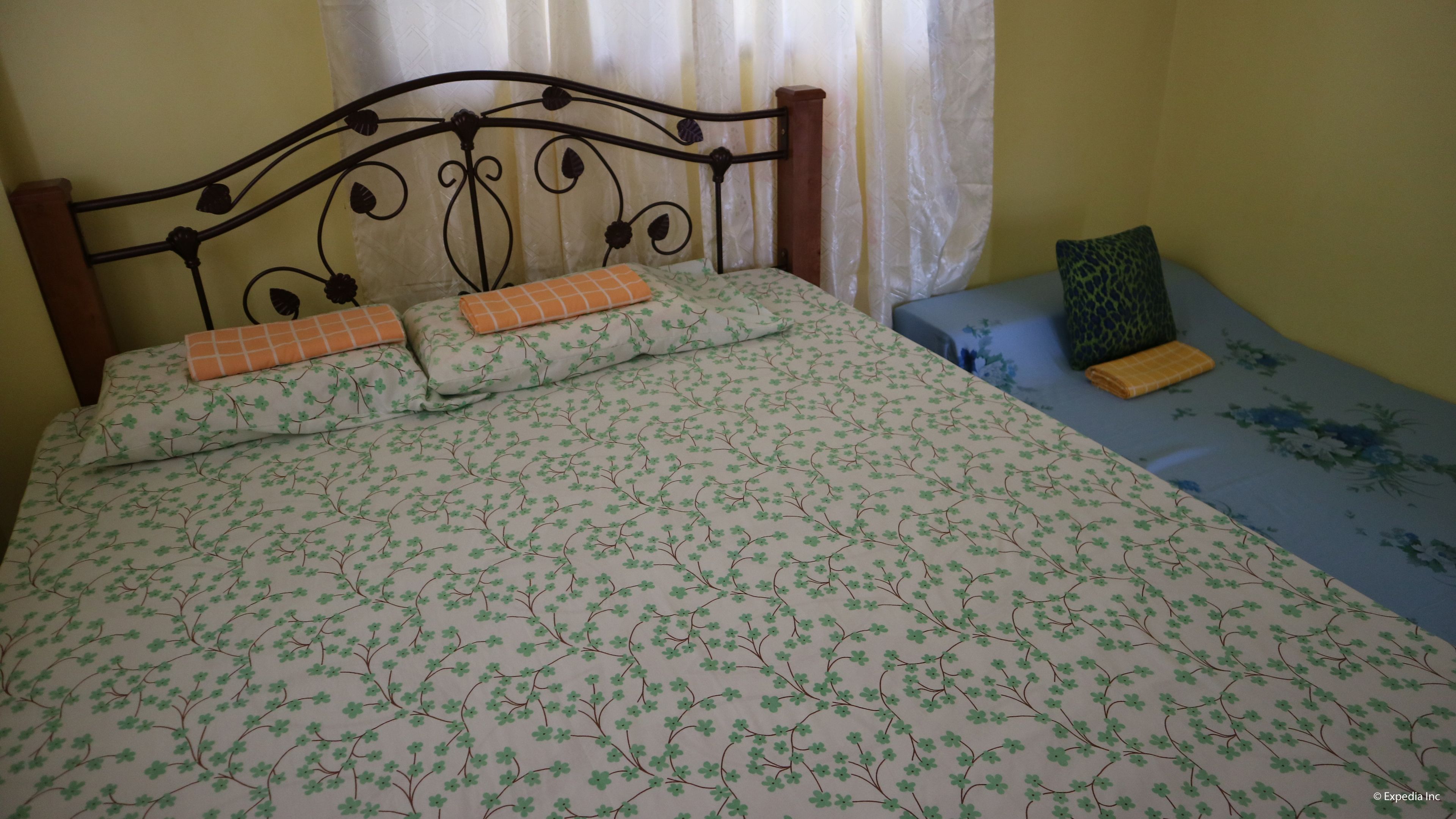 Deluxe Double Room, Shared Bathroom | In-room safe, desk, soundproofing, free WiFi