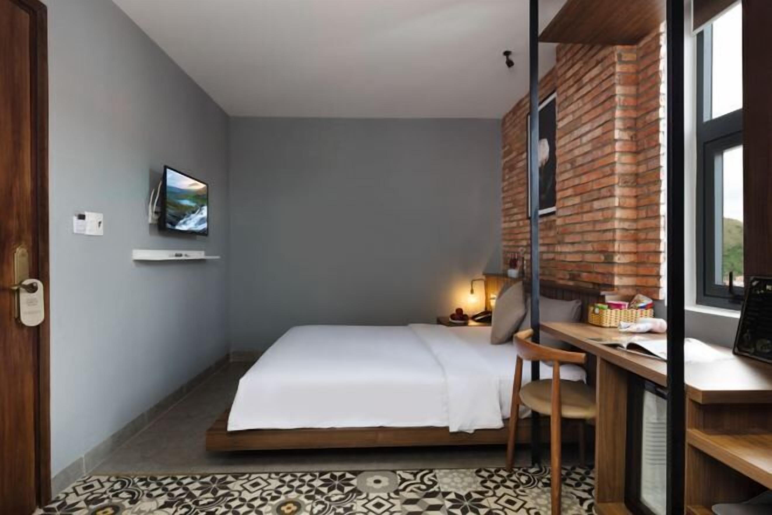 Minibar, in-room safe, desk, soundproofing