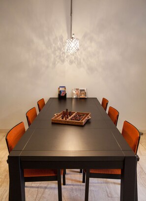 Dining - Kingsize ground floor apartment nearby Park and City, 2nd home away from home (GRONINGEN)