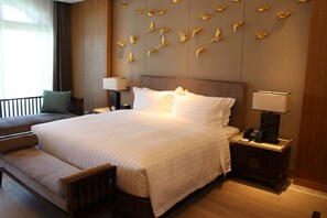 Phòng Suite Superior | Minibar, két bảo mật tại phòng, bàn, màn/rèm cản sáng