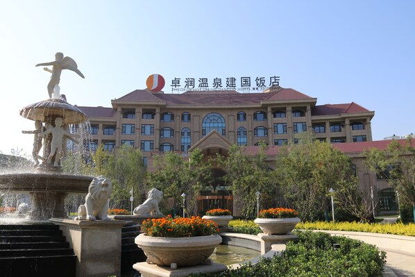 Mặt tiền nơi lưu trú