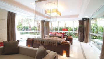 Kamar (VIP) | Minibar, meja kerja, tirai kedap cahaya, dan kedap suara