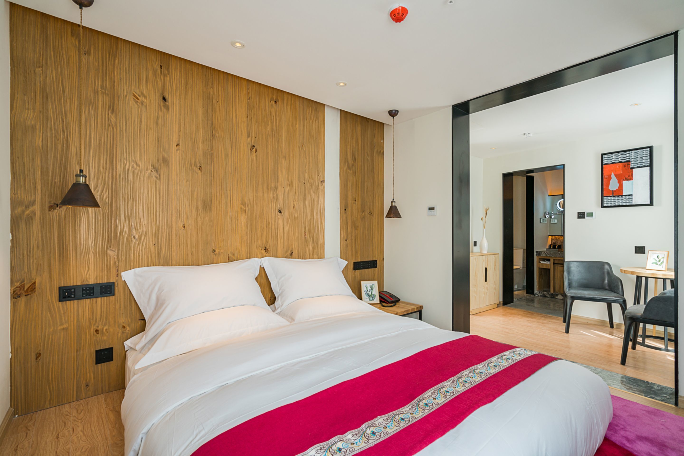 Phòng đôi Deluxe, quang cảnh vườn | Két bảo mật tại phòng, bàn, màn/rèm cản sáng 