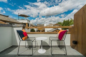 Phòng đôi tiện nghi đơn giản, quang cảnh núi | Hiên