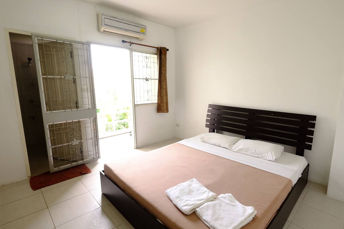 Rollaway beds, free WiFi